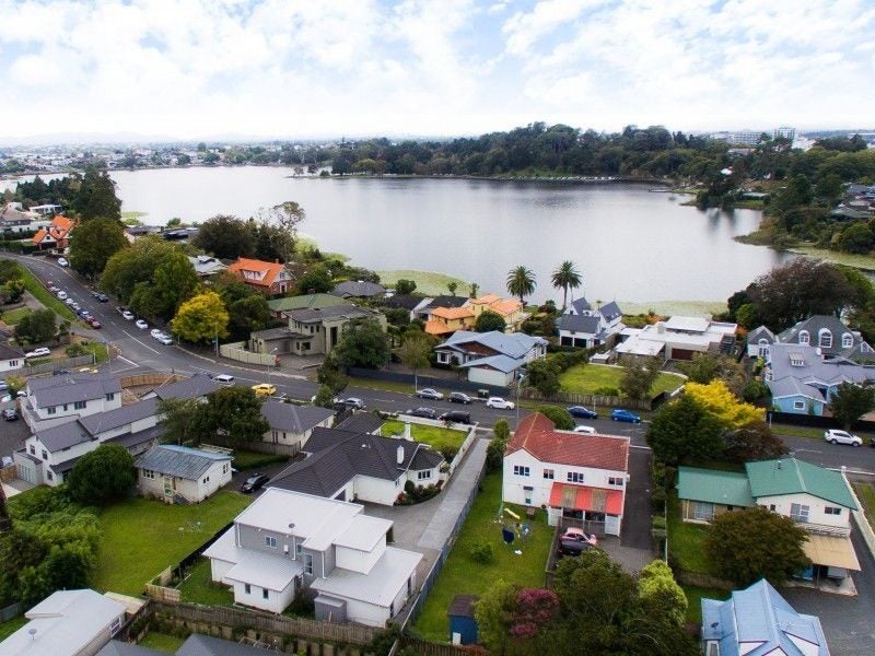 55 Lake Crescent, Hamilton Lake, Hamilton - Carousel 23