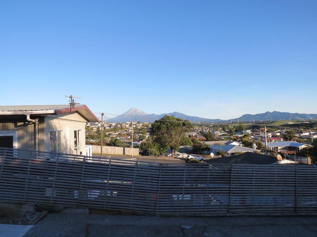 15 Scott Street, Moturoa, New Plymouth - Carousel 2