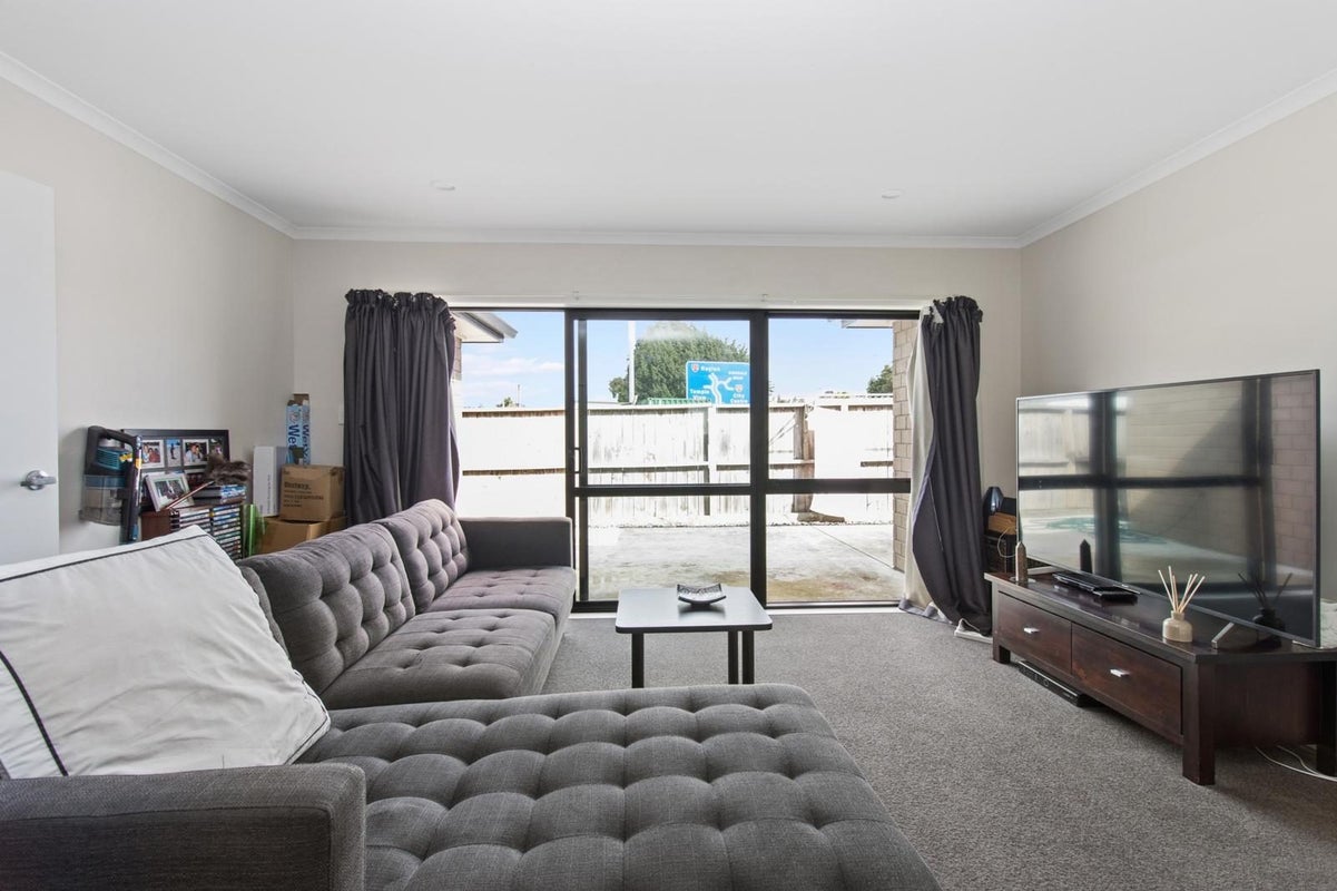 2 Cosmith Lane, Frankton, Hamilton - Carousel 2