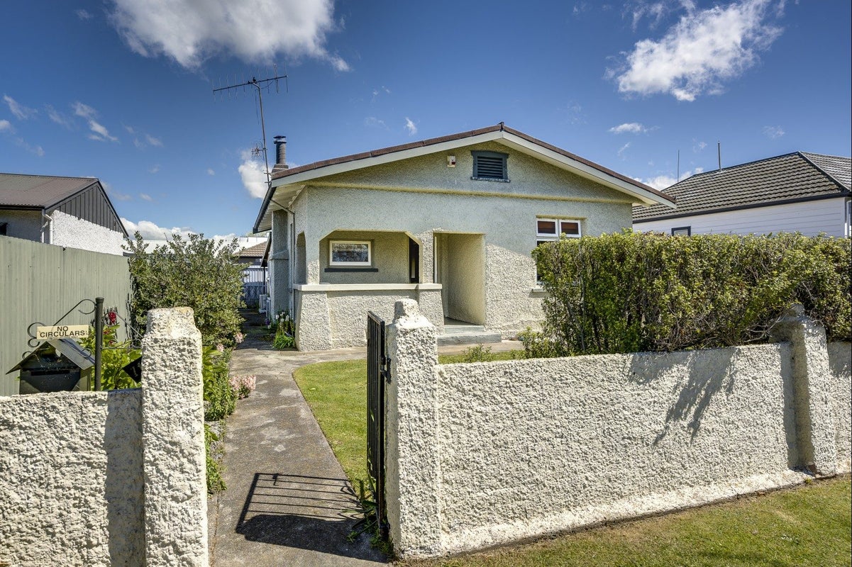 710 Queen Street West, Saint Leonards, Hastings - Carousel 1