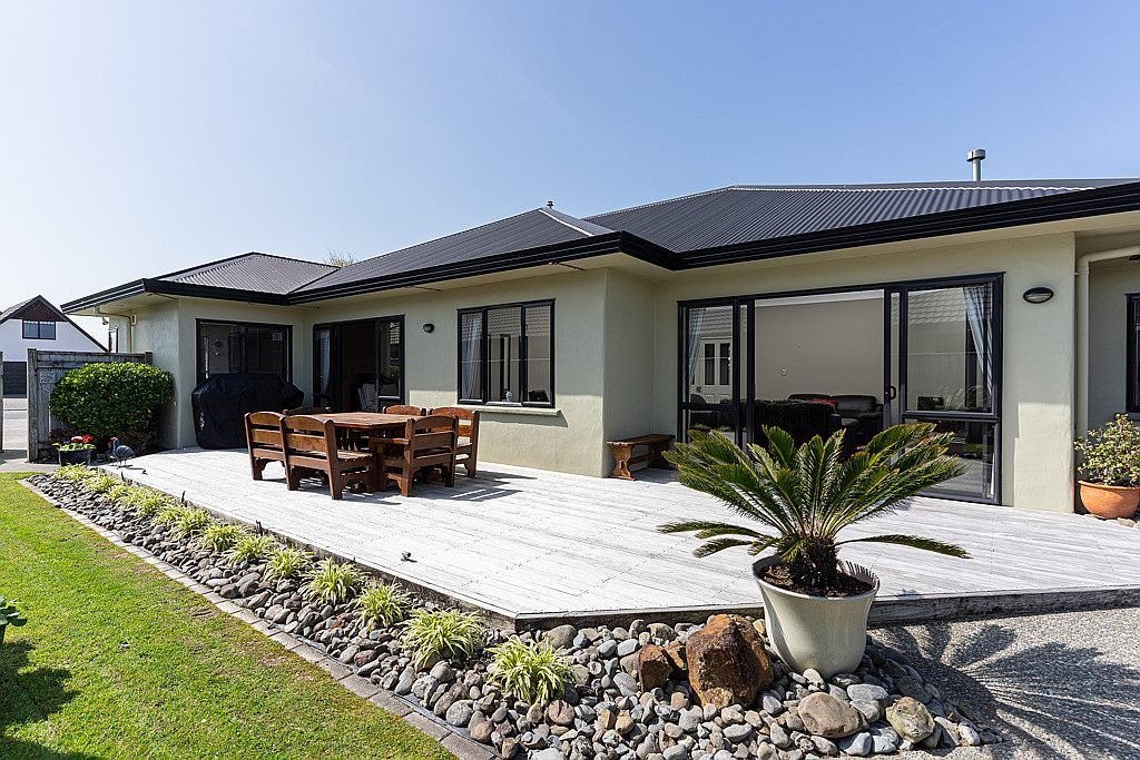33 Washington Parade, Milson, Palmerston North - Carousel 2