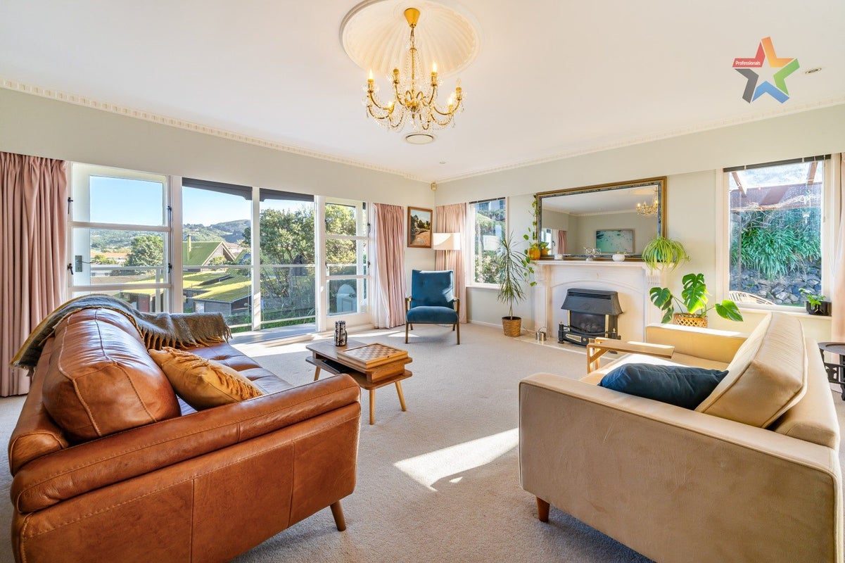 26 Sunshine Crescent, Kelson, Lower Hutt - Carousel 2