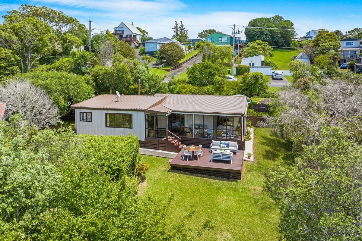7 Kauri Road, Stanmore Bay, Whangaparaoa - Carousel 1