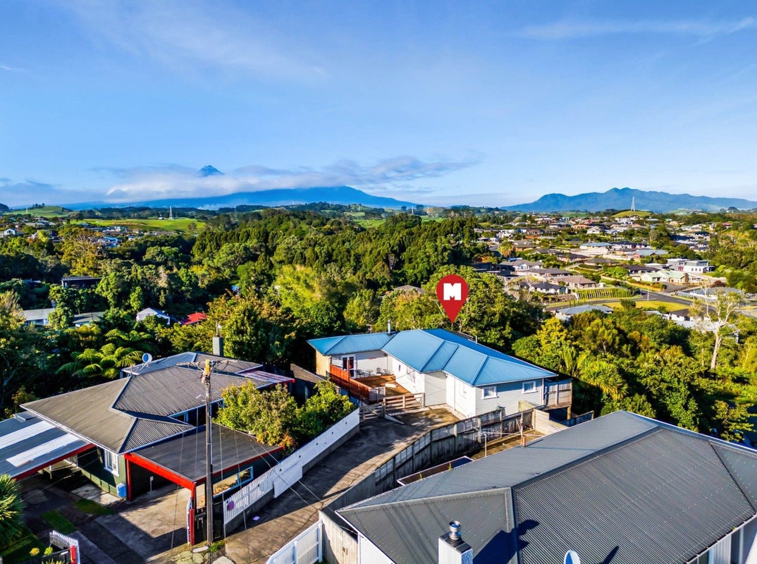 13F York Crescent, Westown, New Plymouth - Carousel 1