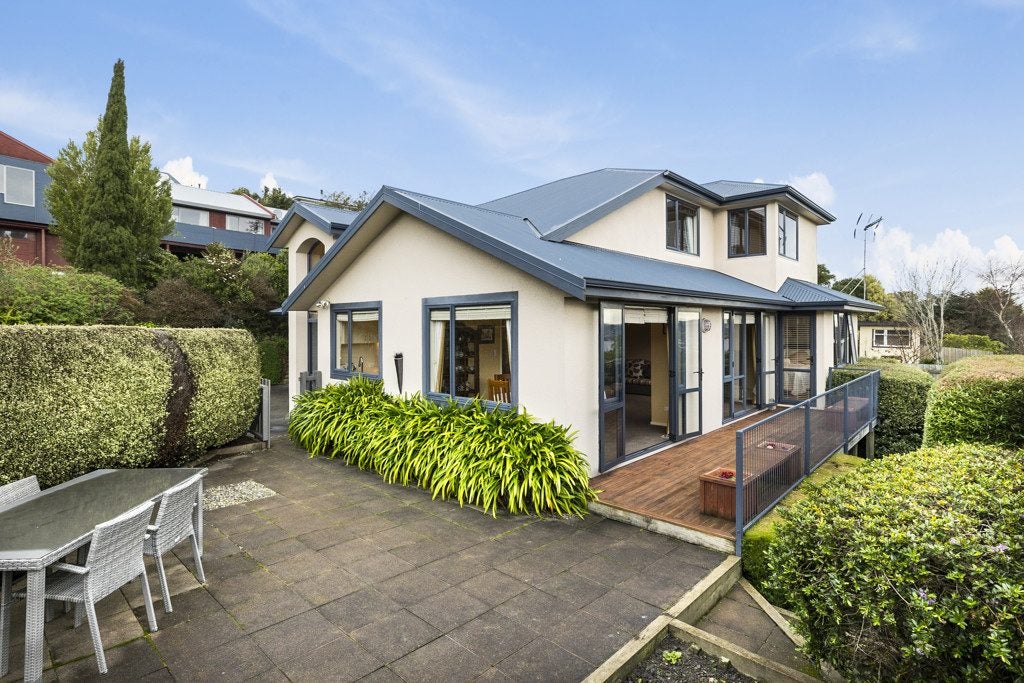 6 Gowan Close, Shiel Hill, Dunedin - Carousel 1