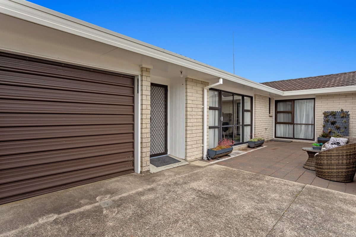 3B Beach Street, Whakatane, Whakatane - Carousel 1