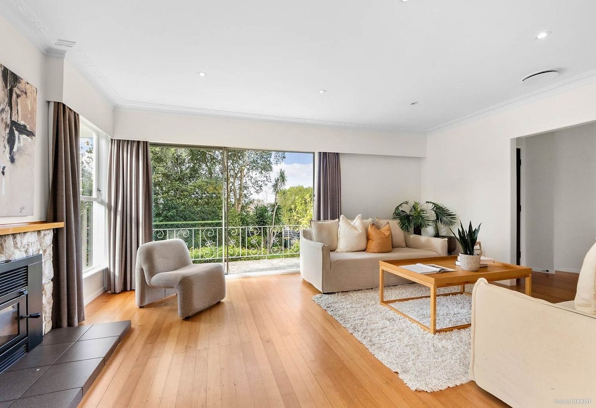 11 Grimshaw Place, Henderson, Auckland - Carousel 2
