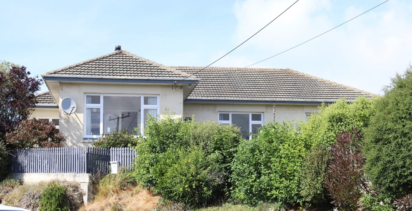 74 Tyne Street, South Hill, Oamaru - Carousel 1