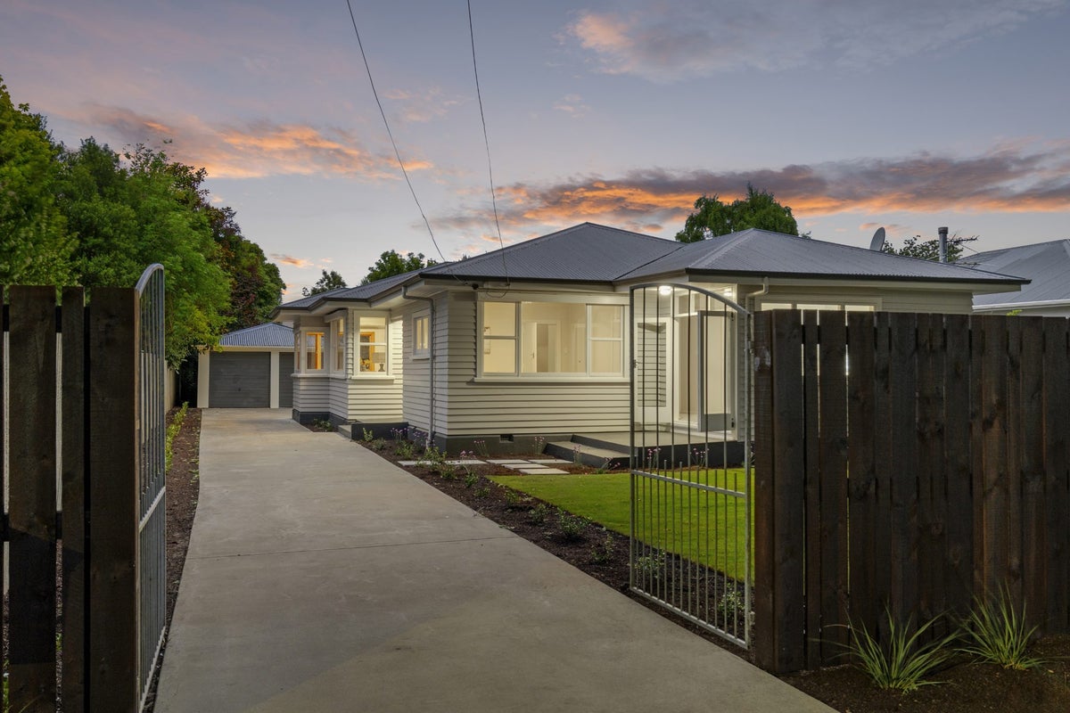 80 Severn Street, St Albans, Christchurch - Carousel 1
