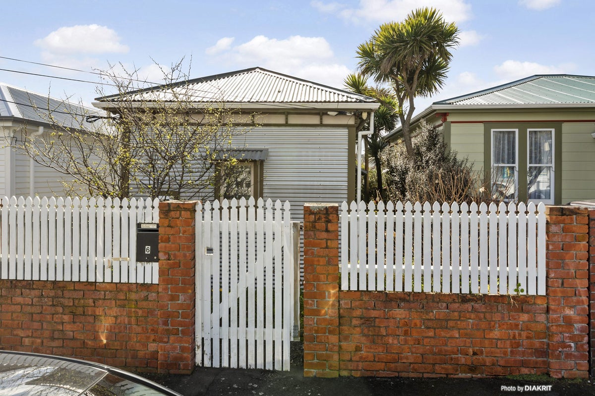 6 Cardall Street, Newtown, Wellington - Carousel 1