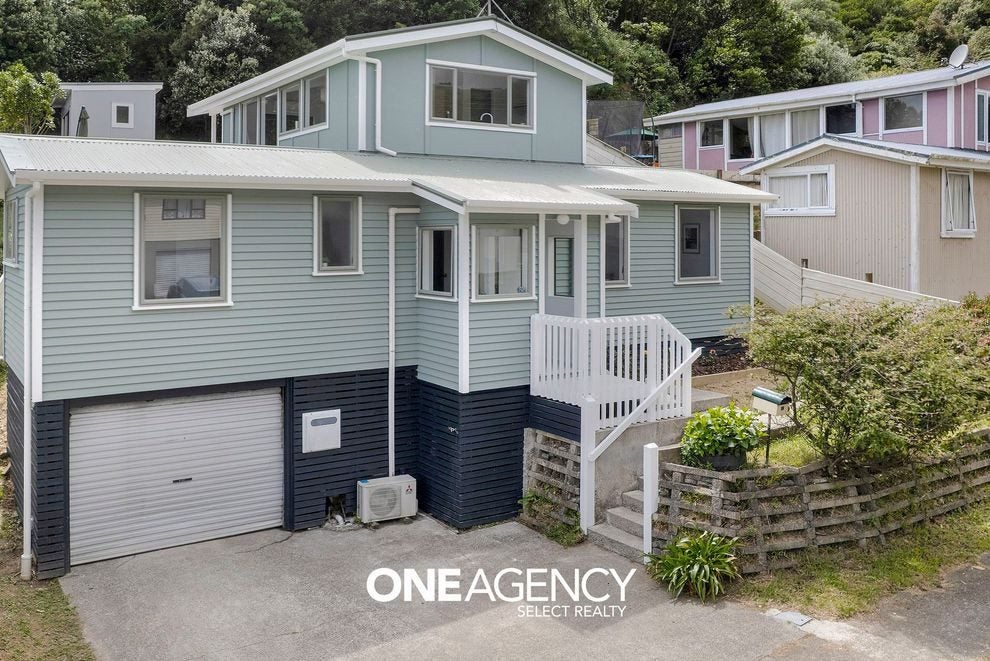 54 Cardiff Crescent, Cannons Creek, Porirua - Carousel 1