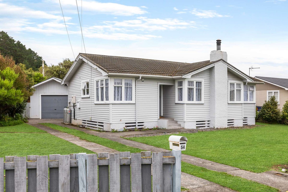 54 Wakefield Street, Whanganui East, Whanganui - Carousel 1