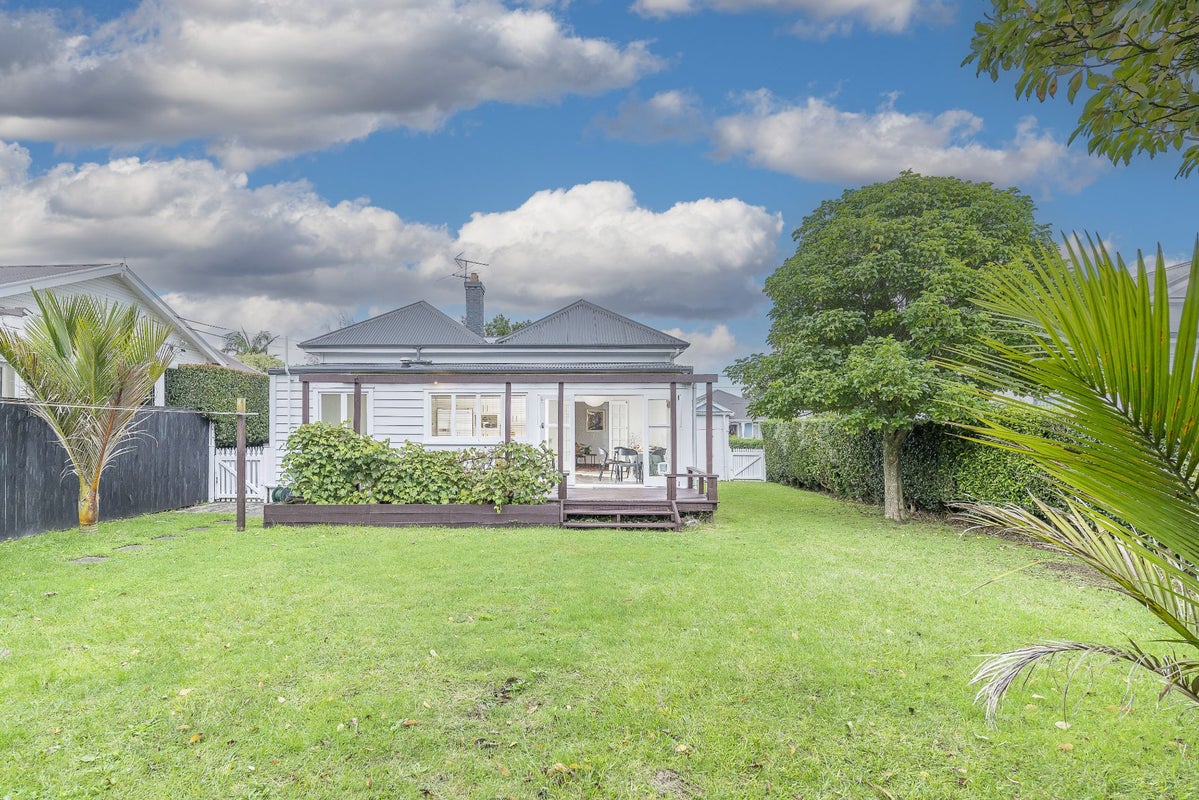 6 Ward Terrace, Sandringham, Auckland - Carousel 2