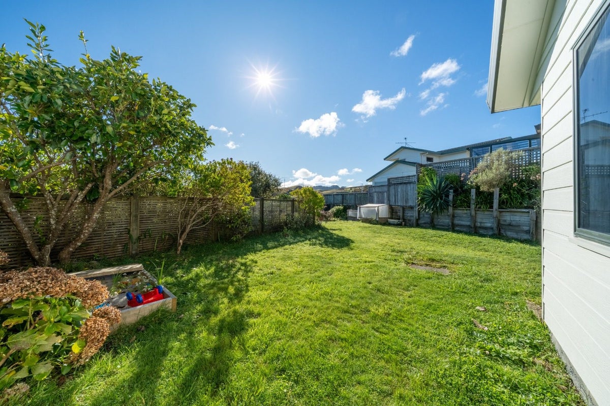 8 Peppertree Lane, Woodridge, Wellington - Carousel 14