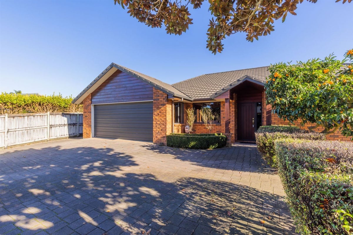 16 Milbrook Place, Chartwell, Hamilton - Carousel 1
