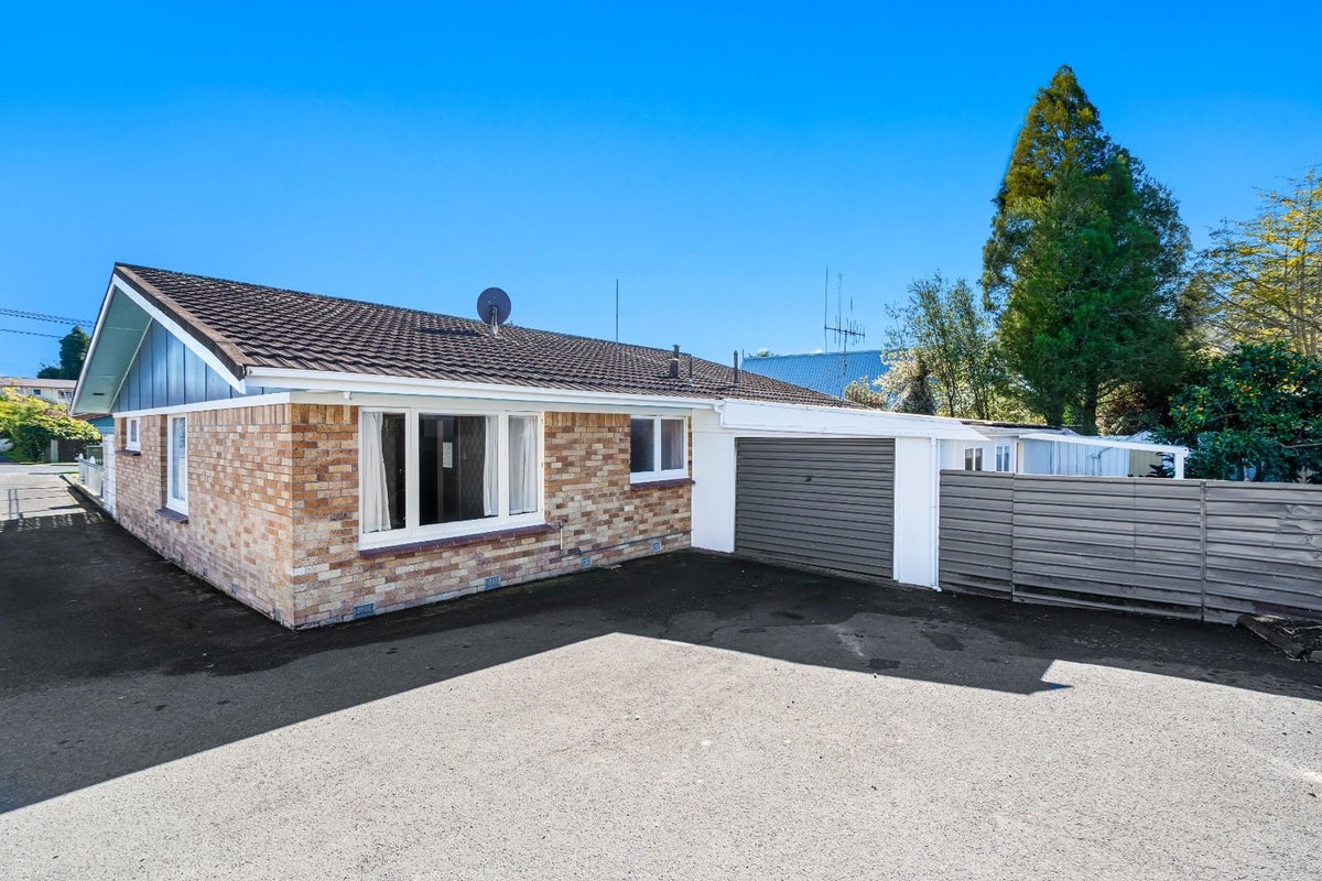 8 Burns Street, Leamington, Cambridge - Carousel 14