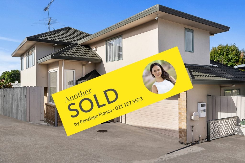 2/6 Boys Place, Pakuranga Heights, Auckland - Carousel 1