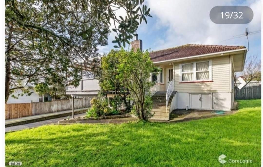 1/10 Bishop Street, Green Bay, Auckland - Carousel 1