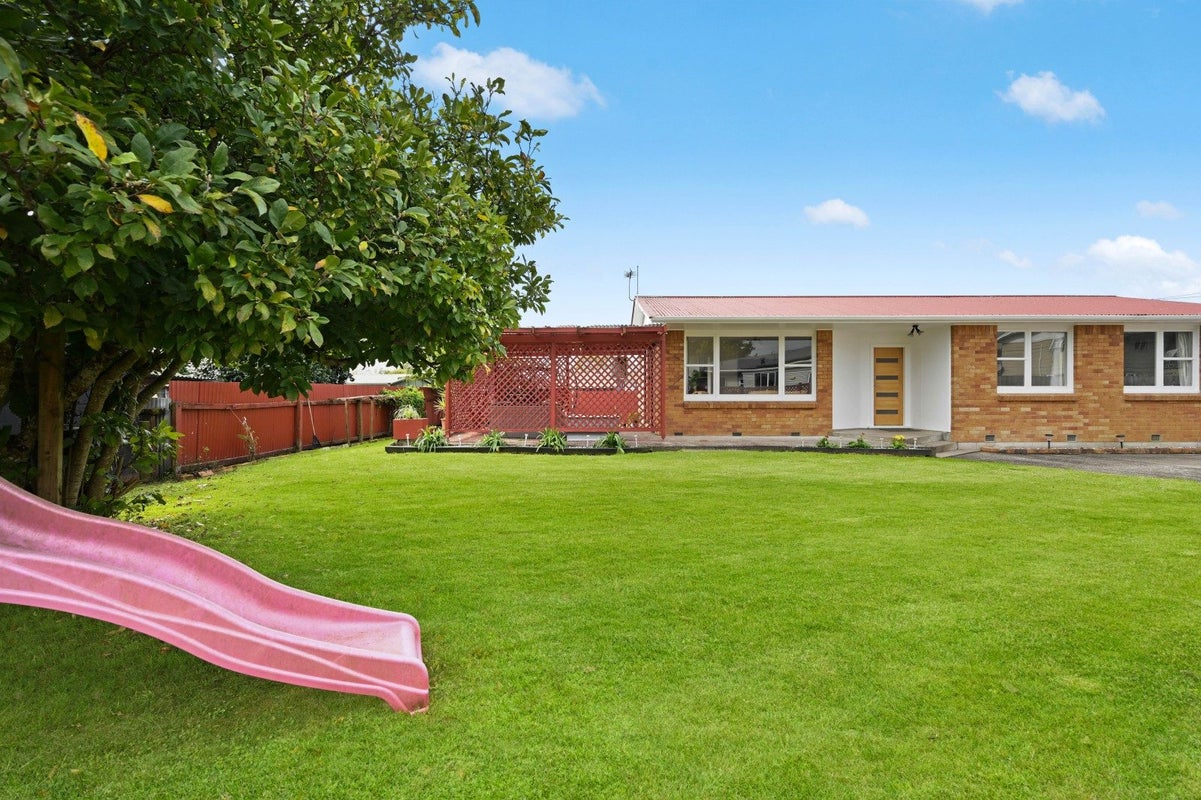 33 Garden Heights Avenue, Glenview, Hamilton - Carousel 2