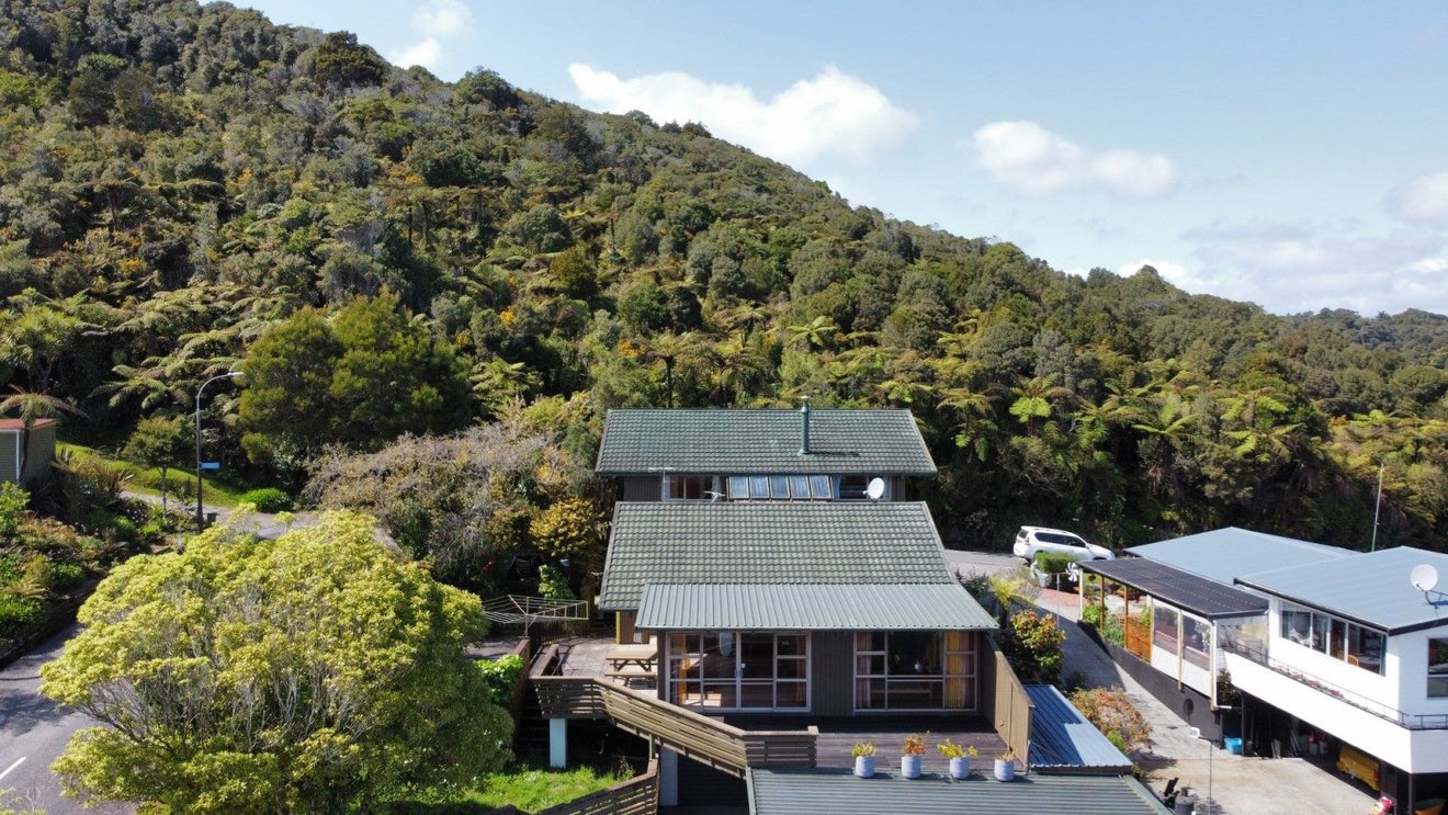 6 Hewlett Road, Karoro, Greymouth - Carousel 1