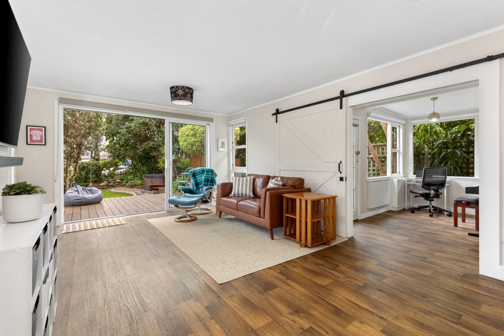 4A Hammond Avenue, Hatfields Beach, Orewa - Carousel 1