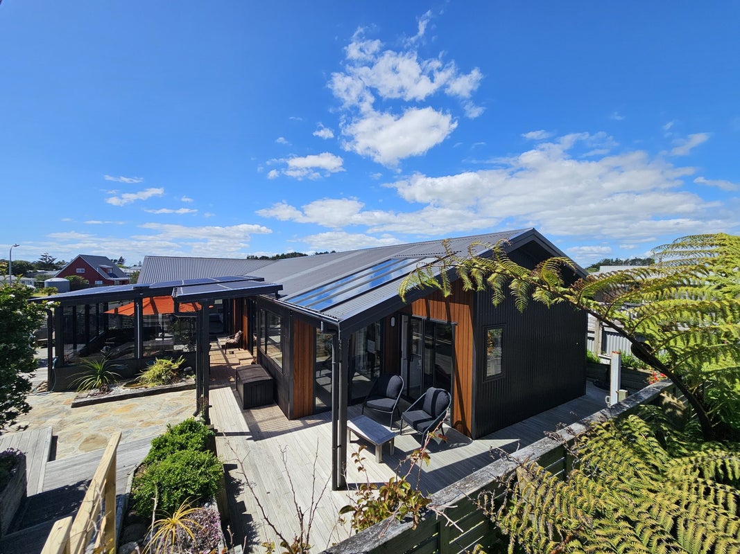 15 Matakane Street, Waitarere Beach, Levin - Carousel 1