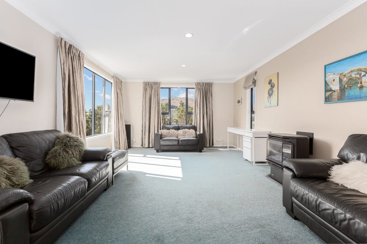 295 Main Road, Tawa, Wellington - Carousel 2