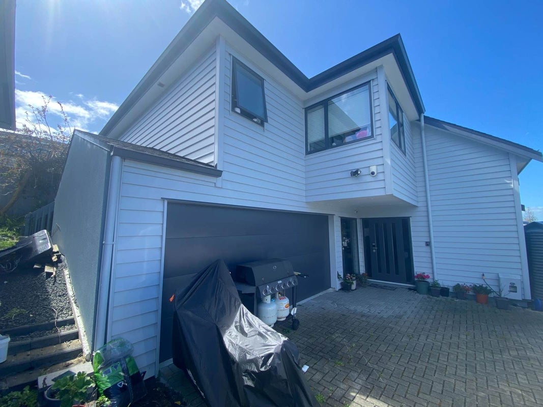 24A Lantana Road, Green Bay, Auckland - Carousel 1