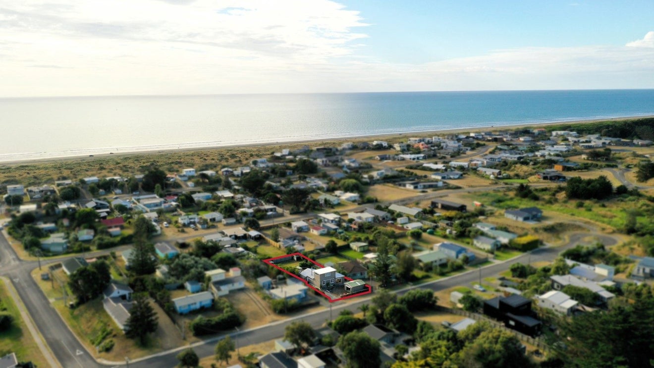 165 Kahukura Avenue, Waitarere Beach, Levin - Carousel 1