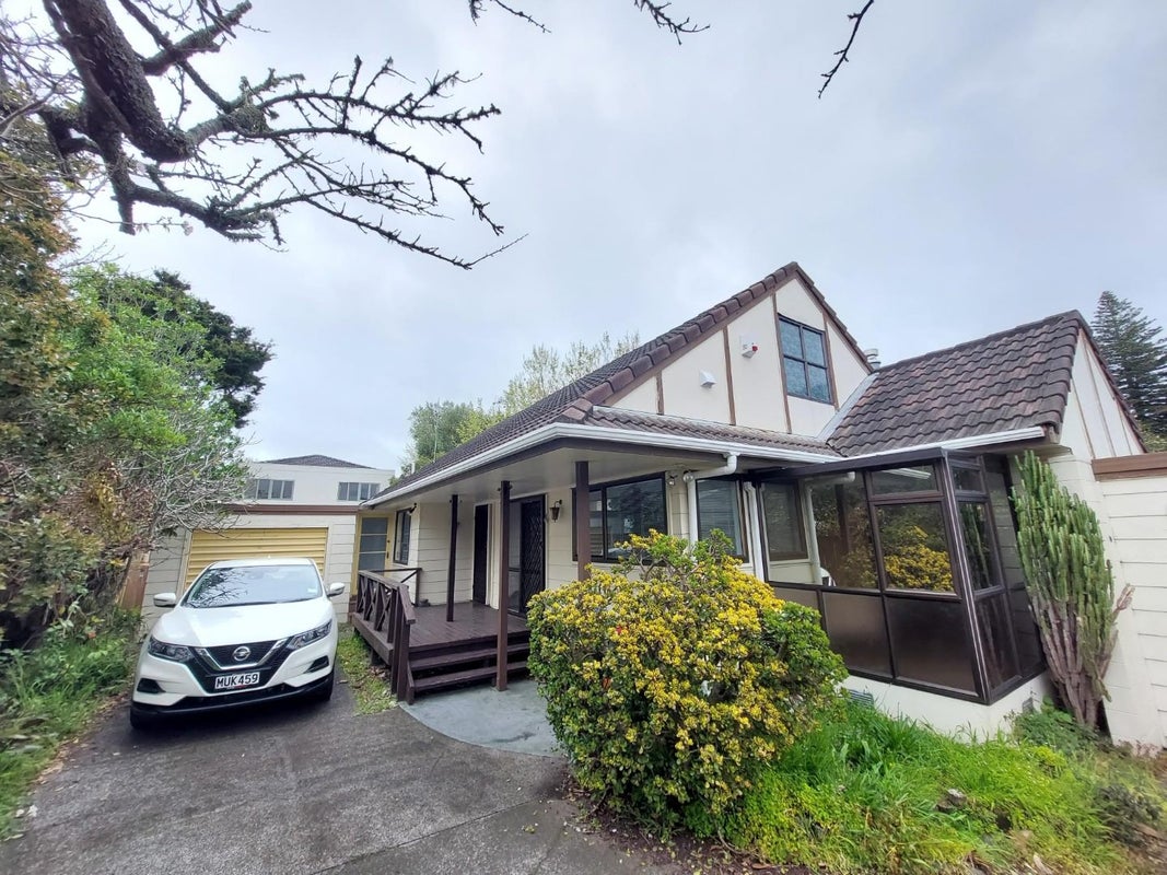 2/4 Bowling Avenue, Epsom, Auckland - Carousel 1
