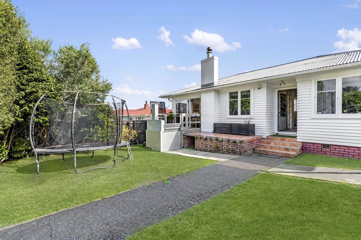 69 Commissariat Road, Mount Wellington, Auckland - Carousel 1