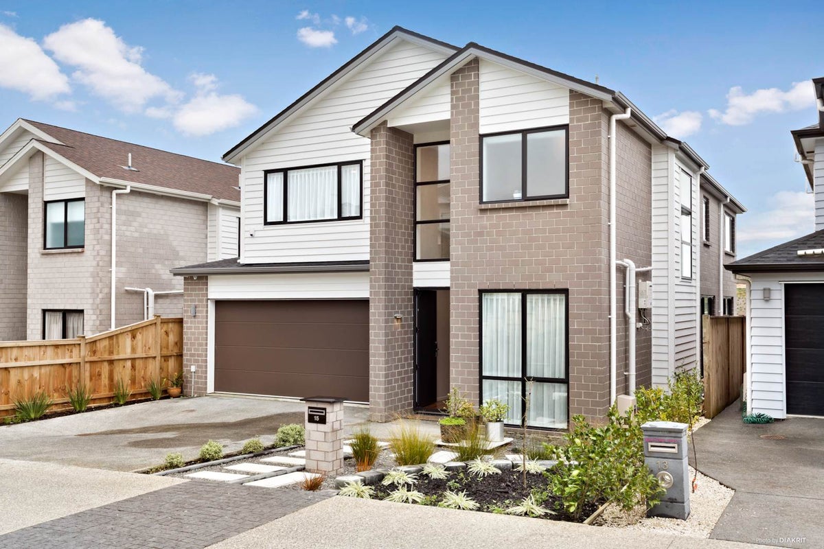 15 Turutu Place, Long Bay, Auckland - Carousel 1