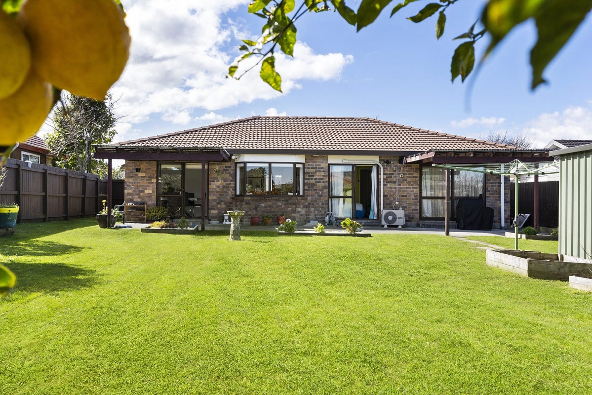 86 Tington Avenue, Wattle Downs, Auckland - Carousel 2