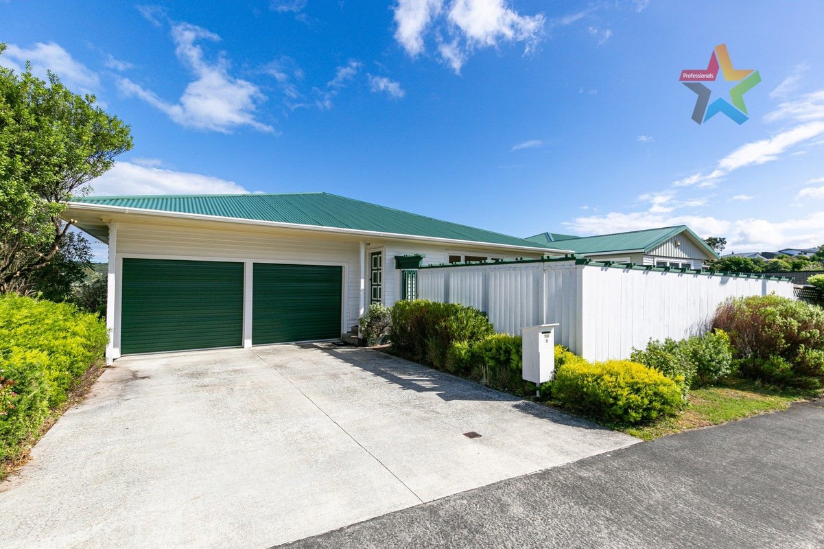 8 Annan Grove, Papakowhai, Porirua - Carousel 1