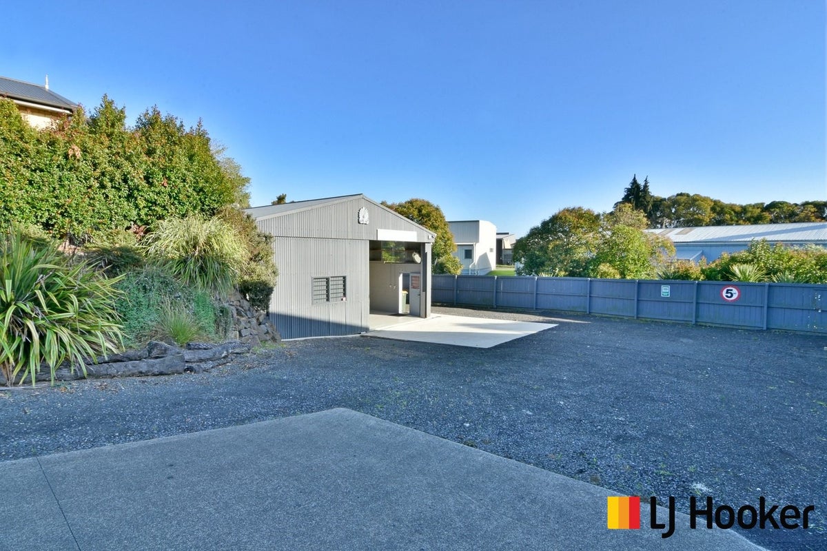 4B Hill Crescent, New Lynn, Auckland - Carousel 2