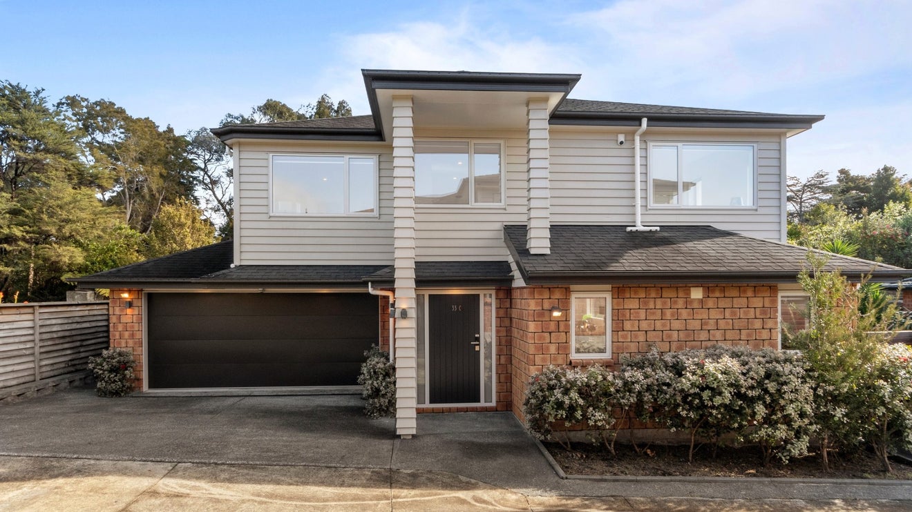 33C Cliff View Drive, Green Bay, Auckland - Carousel 1