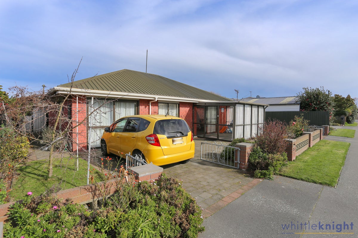1/12 Oakhampton Street, Hornby, Christchurch - Carousel 1