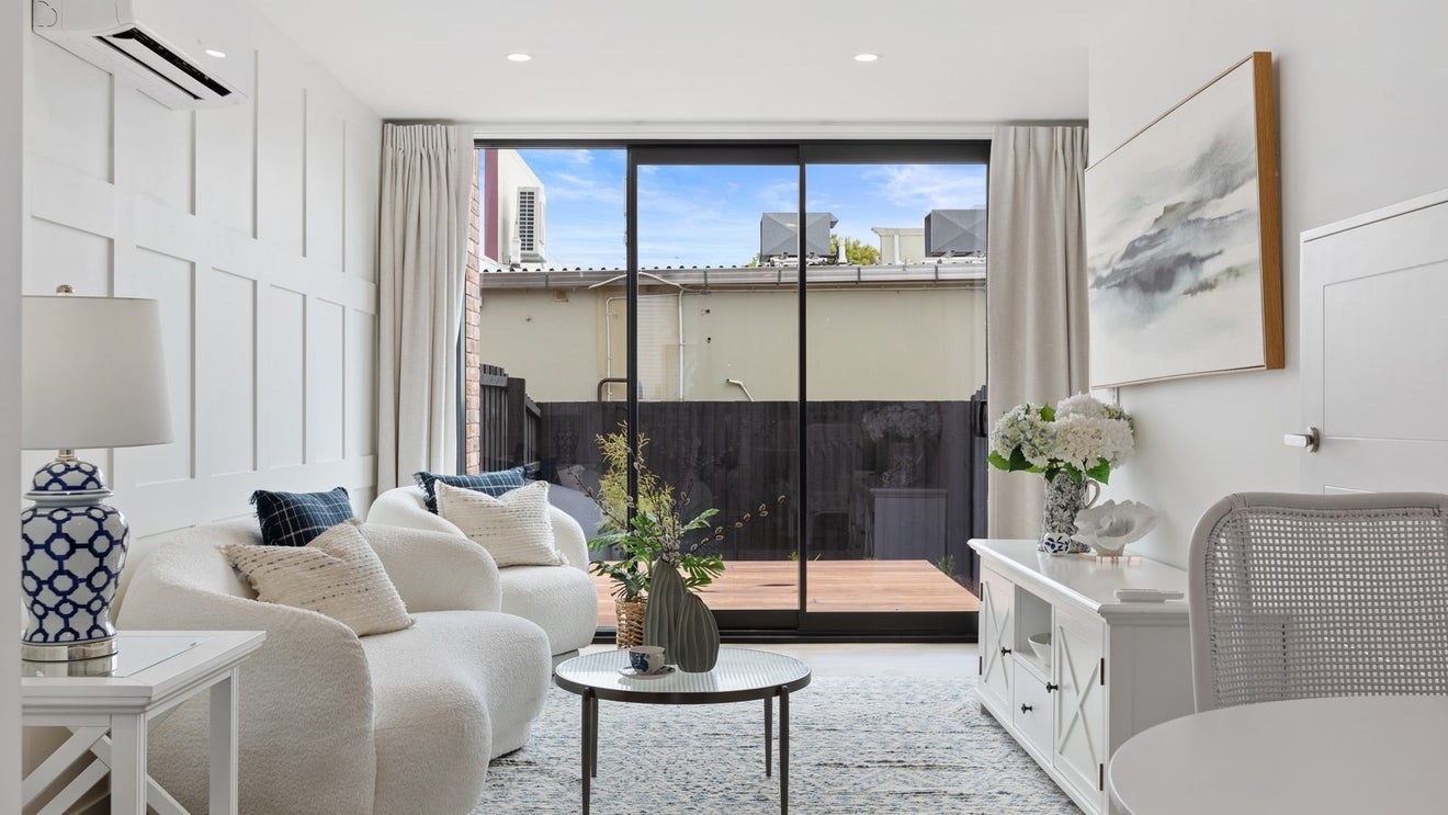 2/196 Hills Road, Edgeware, Christchurch - Carousel 1