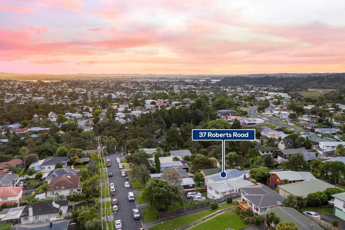 1/37 Roberts Road, Glenfield, Auckland - Carousel 1