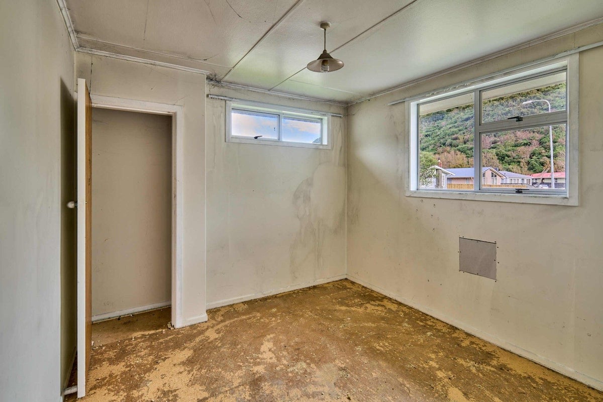 6 Orewa Grove, Wainuiomata, Lower Hutt - Carousel 7