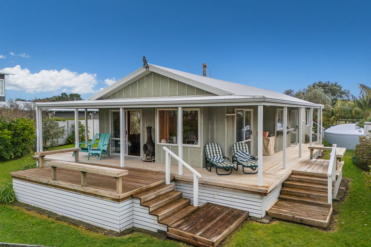 20 Martin Place, Cooks Beach, Whitianga - Carousel 1