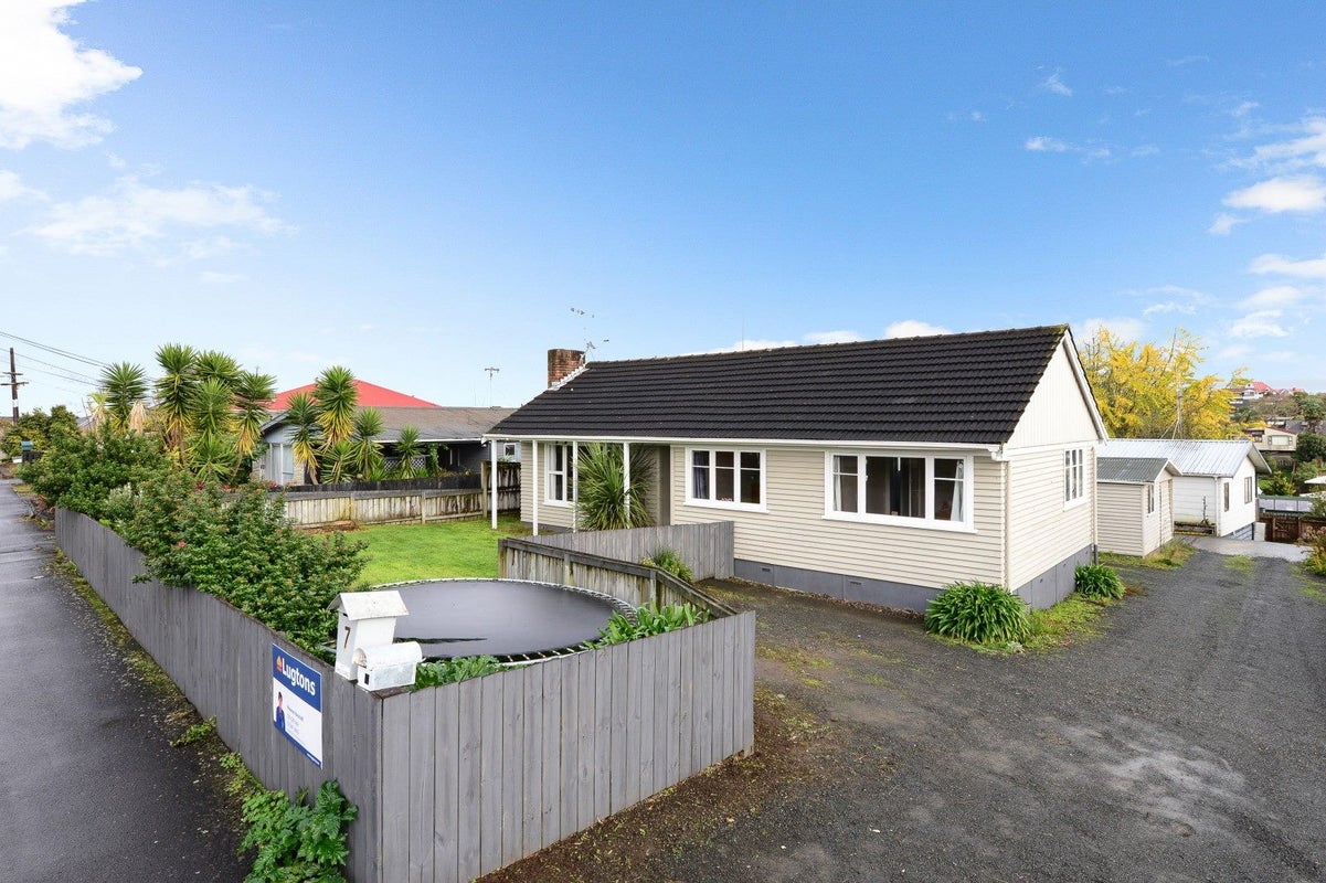 7 Thomson Avenue, Dinsdale, Hamilton - Carousel 2
