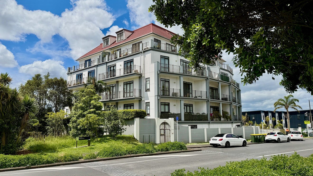 4/99 Mokoia Road, Birkenhead, Auckland - Carousel 1