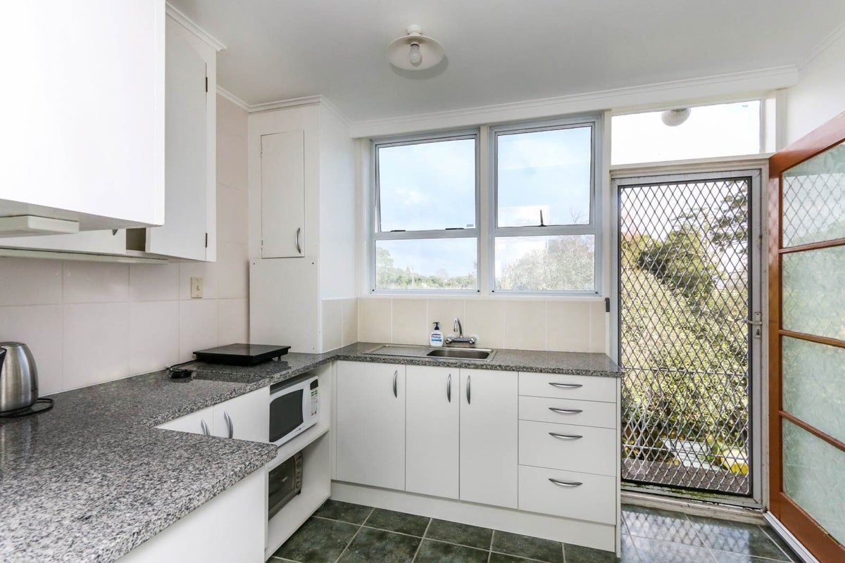 2/29 Wingate Street, Avondale, Auckland - Carousel 1