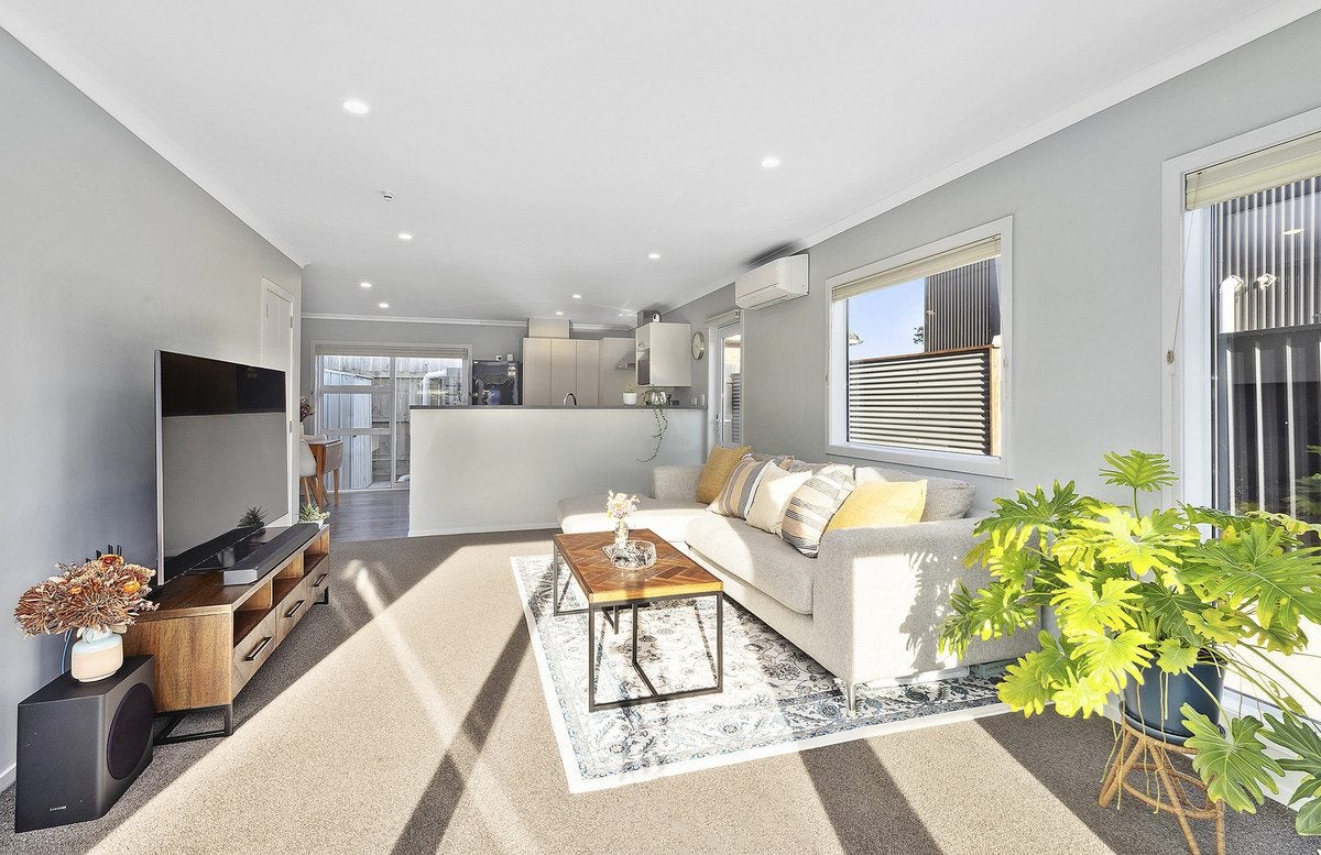 2/1 Murphy Place, Titahi Bay, Porirua - Carousel 2