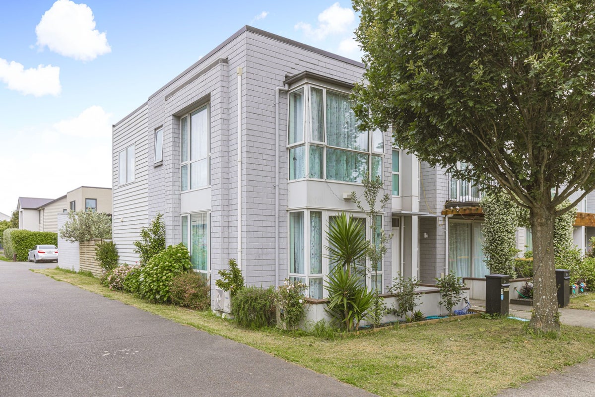 31 Hakawai Avenue, Takanini, Auckland - Carousel 1