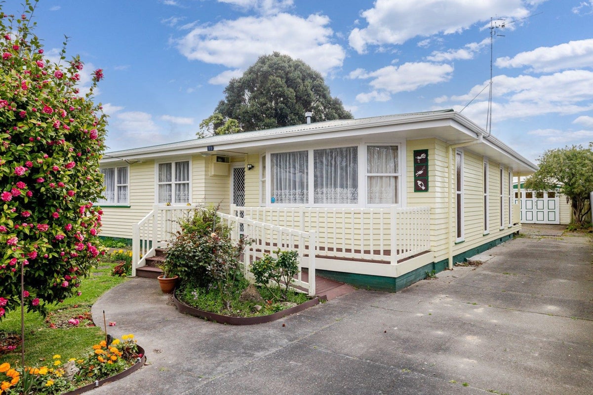 38 Peters Avenue, Cloverlea, Palmerston North - Carousel 1