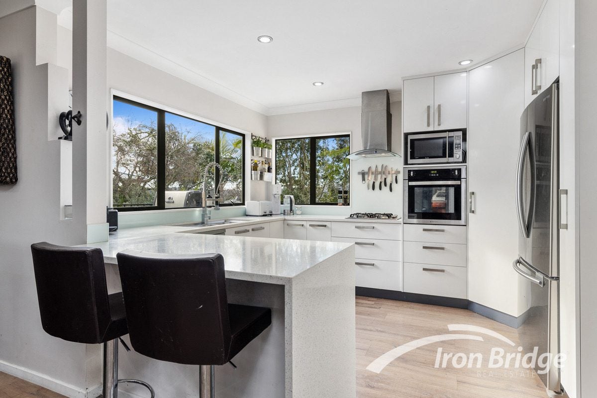 2/25 Tramway Road, Beach Haven, Auckland - Carousel 2