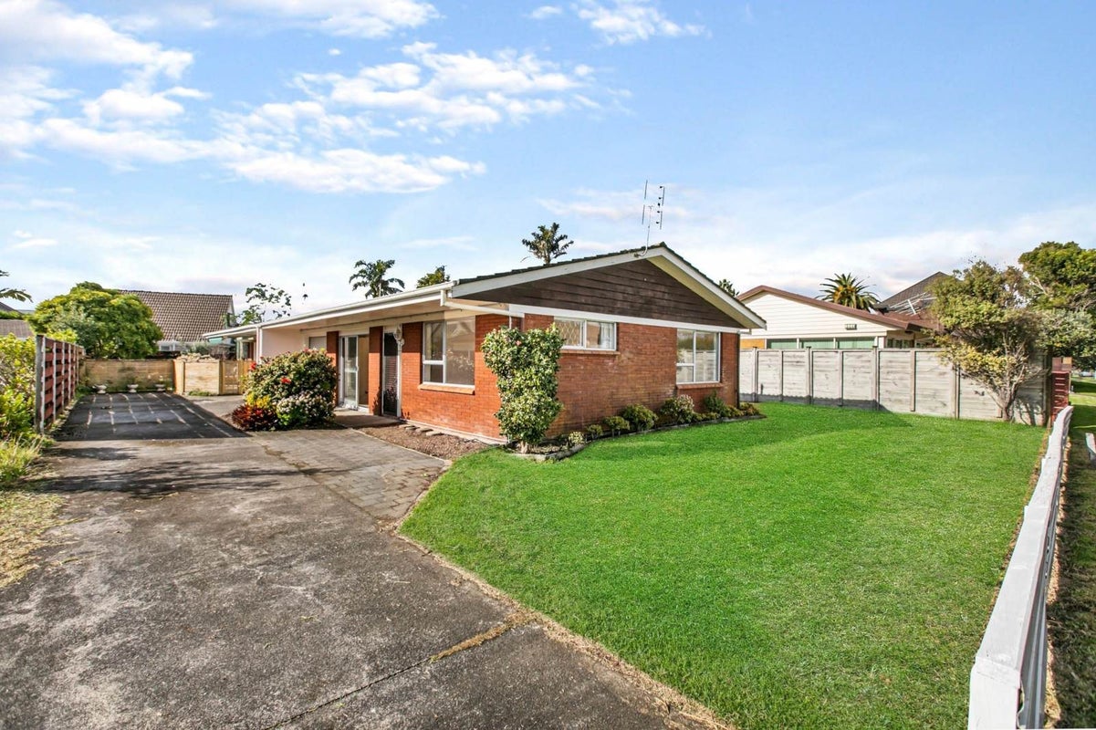 1/3 Jern Place, Eastern Beach, Auckland - Carousel 13