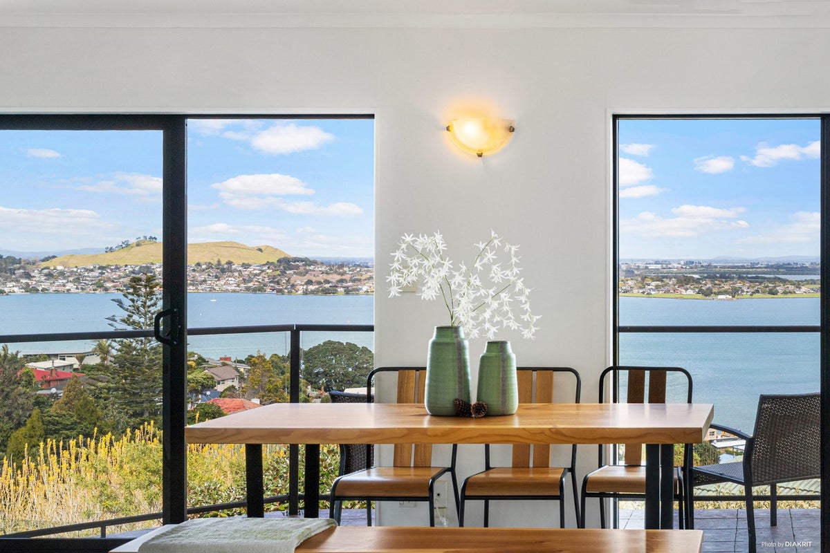 2 Viking Avenue, Hillsborough, Auckland - Carousel 2